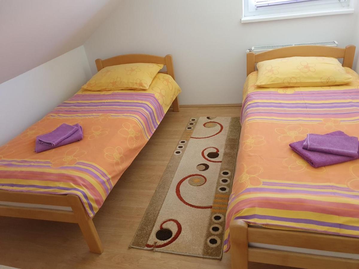 Apartmani Apolon Vrdnik Esterno foto