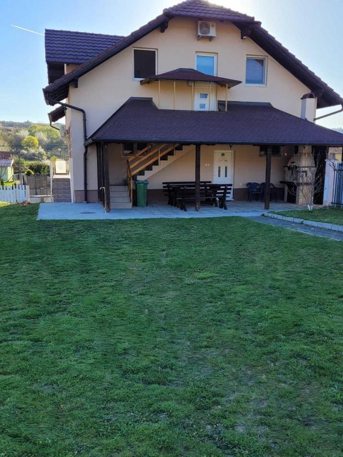 Apartmani Apolon Vrdnik Esterno foto