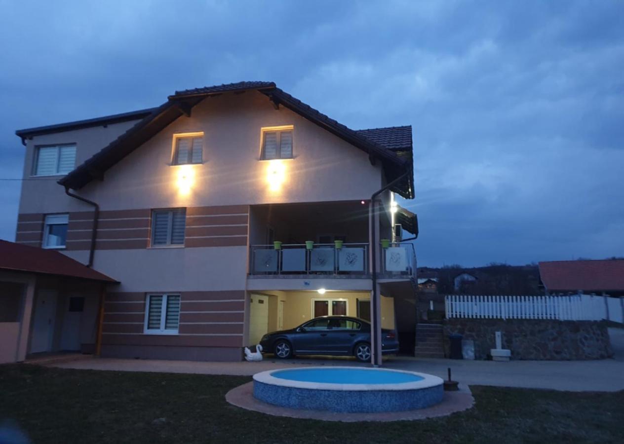 Apartmani Apolon Vrdnik Esterno foto
