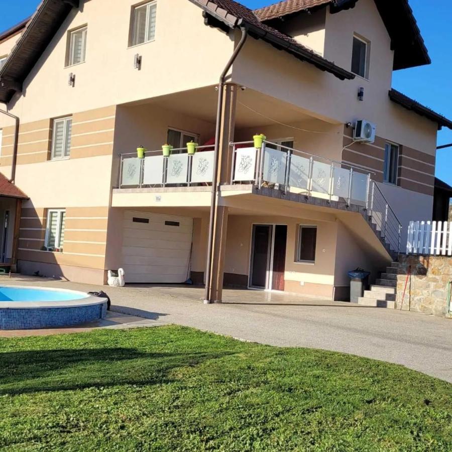 Apartmani Apolon Vrdnik Esterno foto