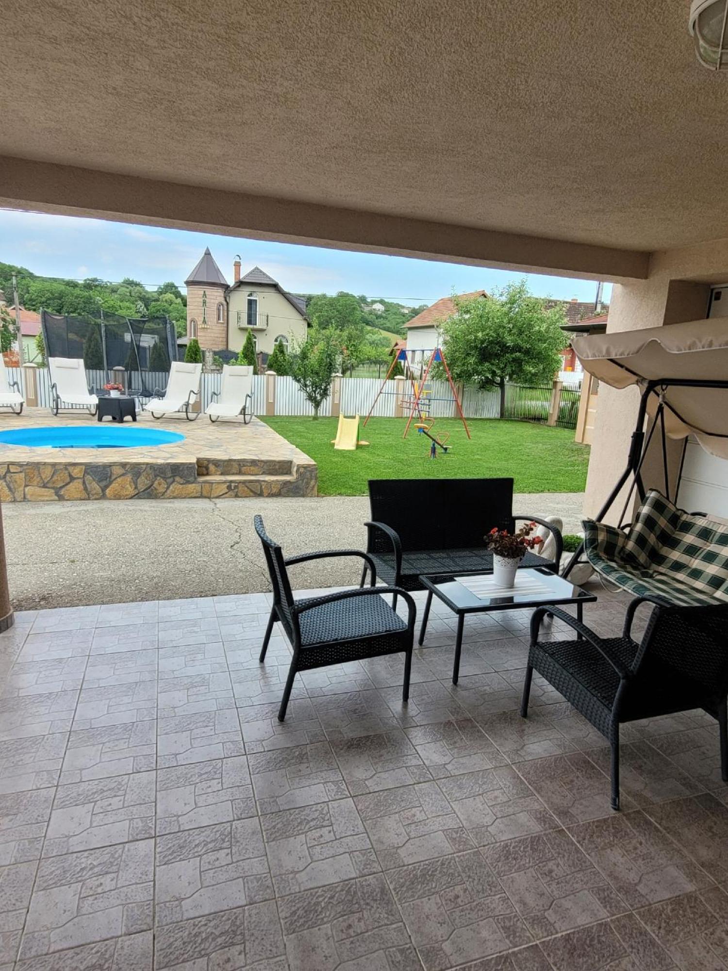 Apartmani Apolon Vrdnik Esterno foto